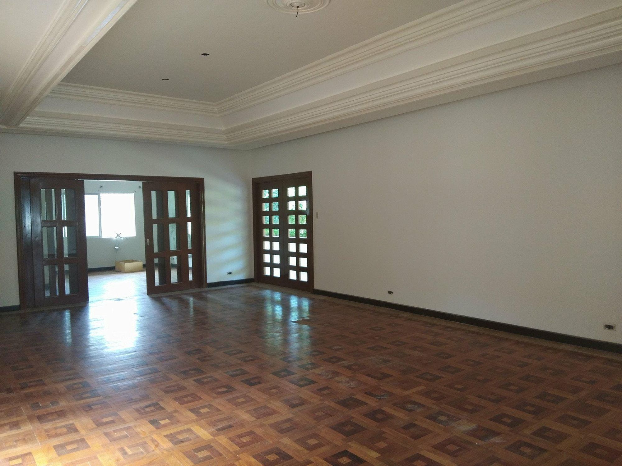 "6BR House for Rent in Dasmari?as Village, Makati"06