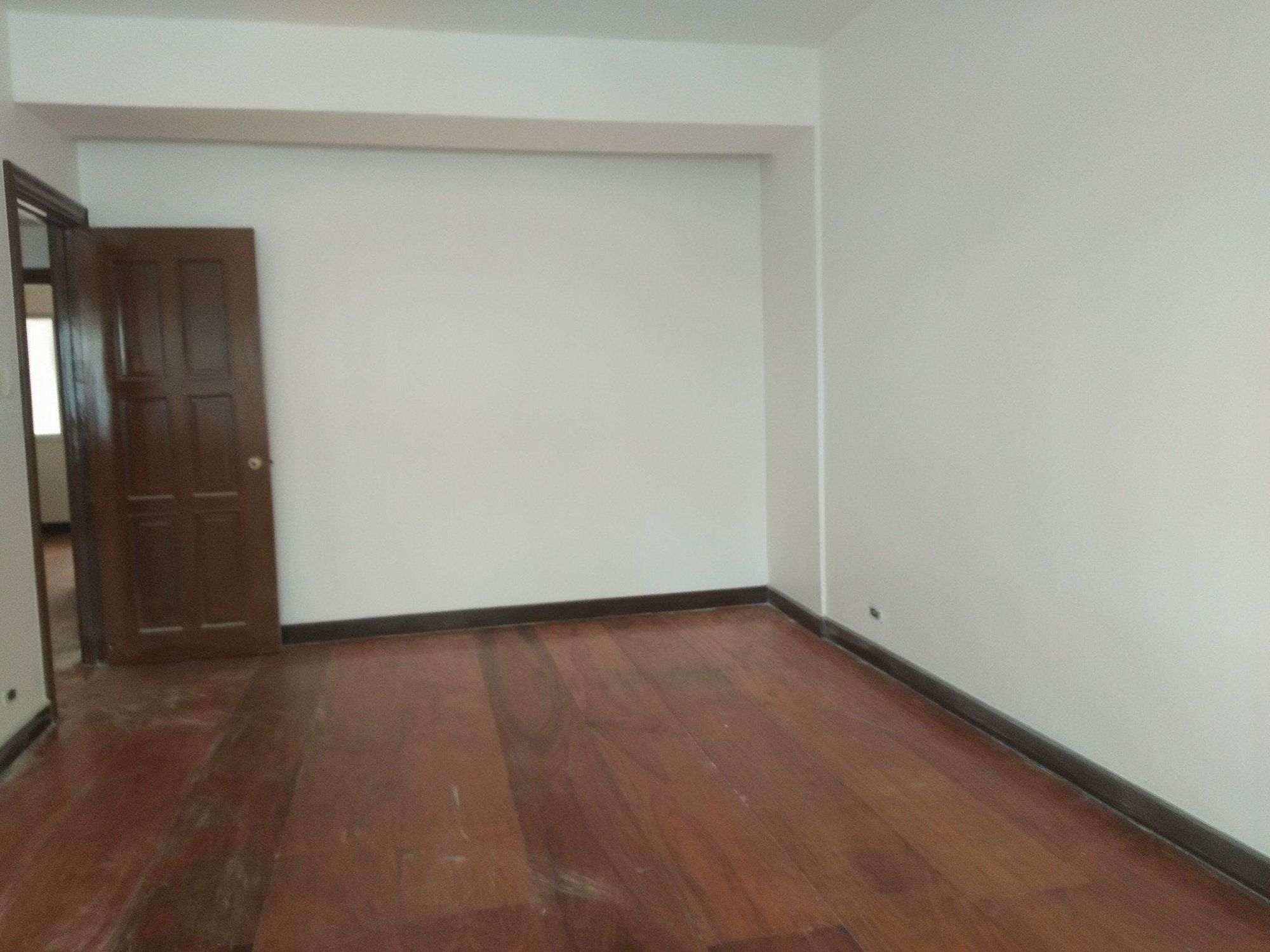 "6BR House for Rent in Dasmari?as Village, Makati"09