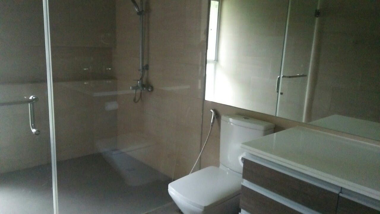 "4BR House for Rent in Dasmari?as Village, Makati"06