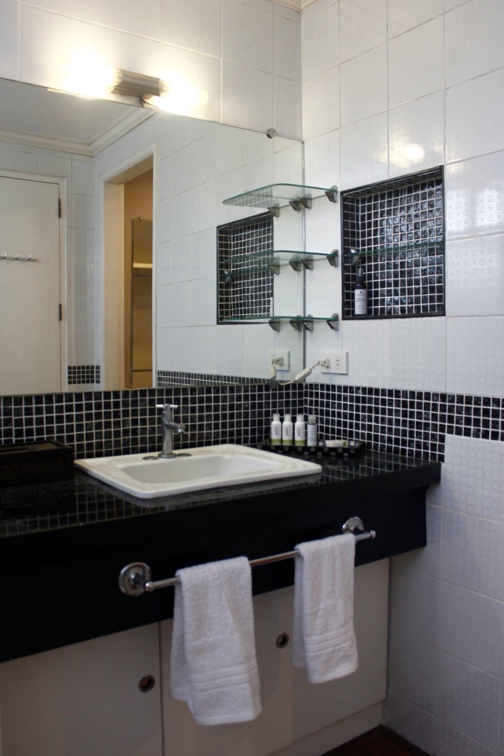 "3BR House for Rent in Palm Village, Makati"07