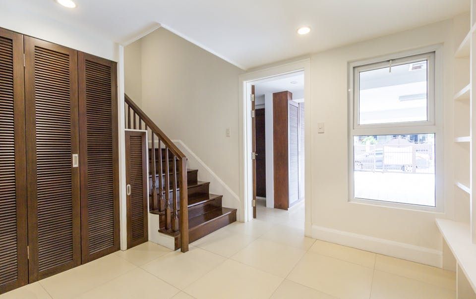 "5BR House for Rent in Greenhills, San Juan"08