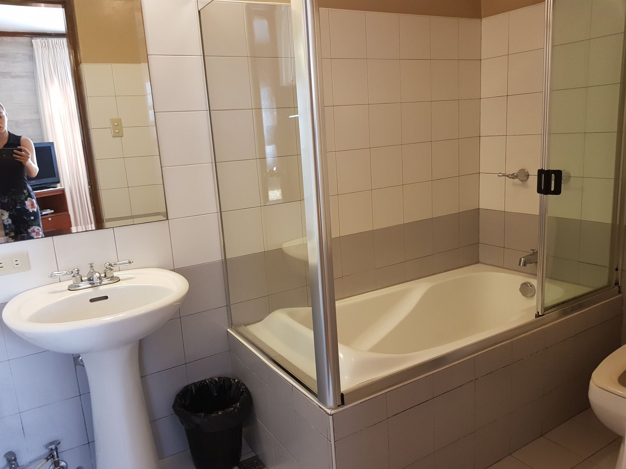 "4BR House for Rent in Magallanes, Makati"05