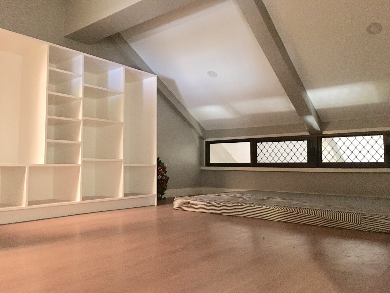 "2BR Townhouse for Rent in Ivory Court, Quezon City"05