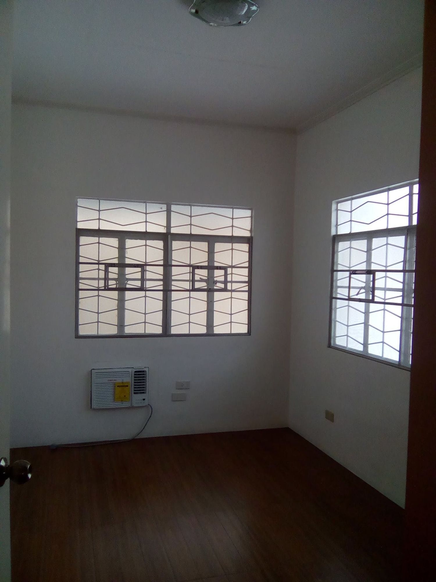 "2BR Townhouse for Rent in Plainview, Mandaluyong"09