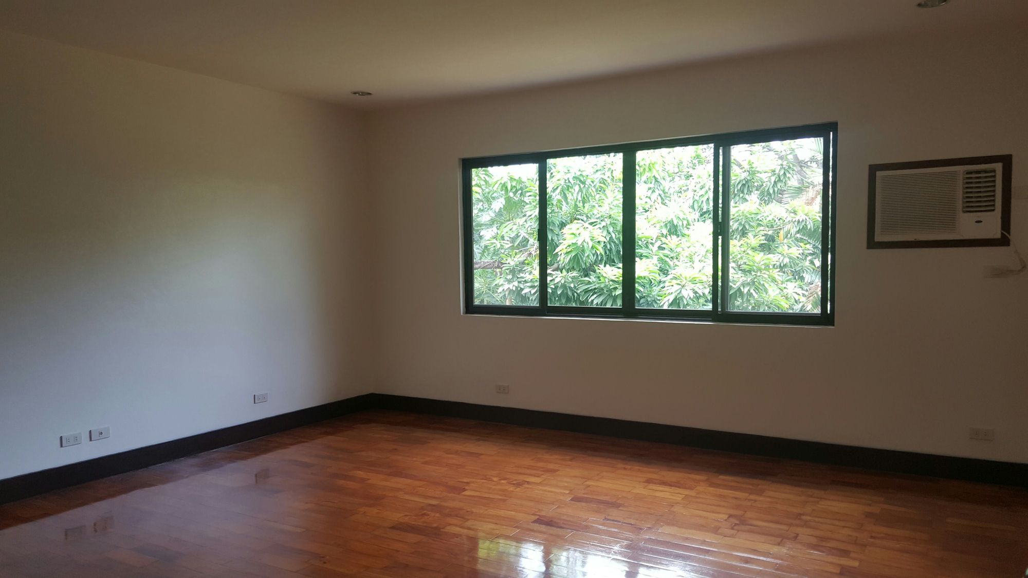 "5BR House for Rent in Forbes Park, Makati"07