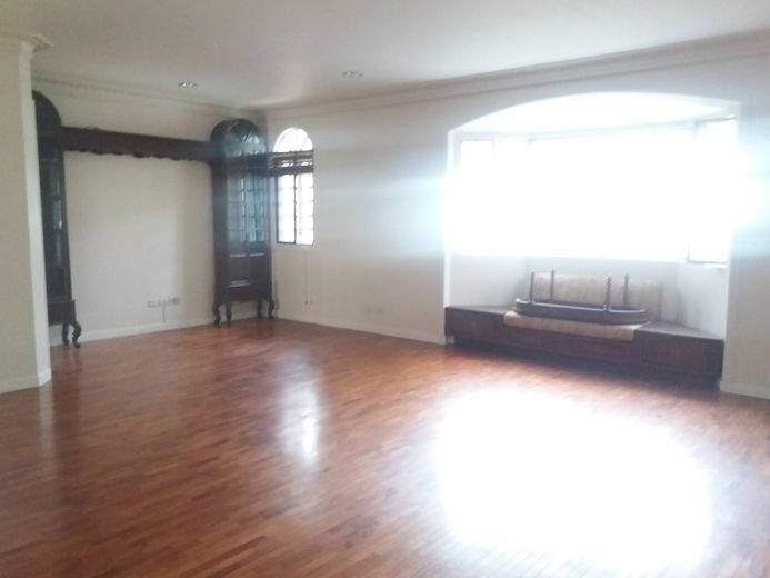 "4BR House for Rent in Dasmari?as Village, Makati"01
