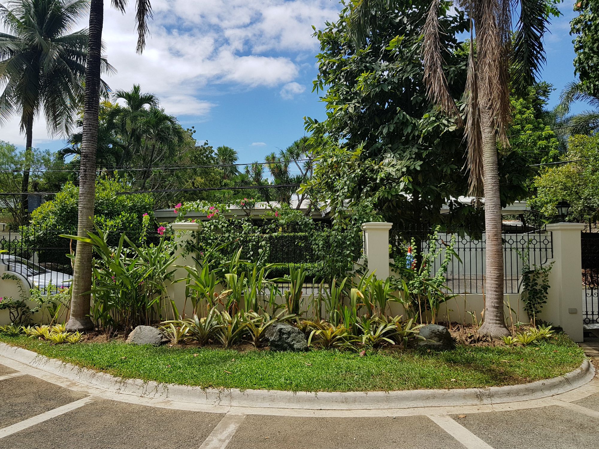 "4BR House for Rent in ,"05