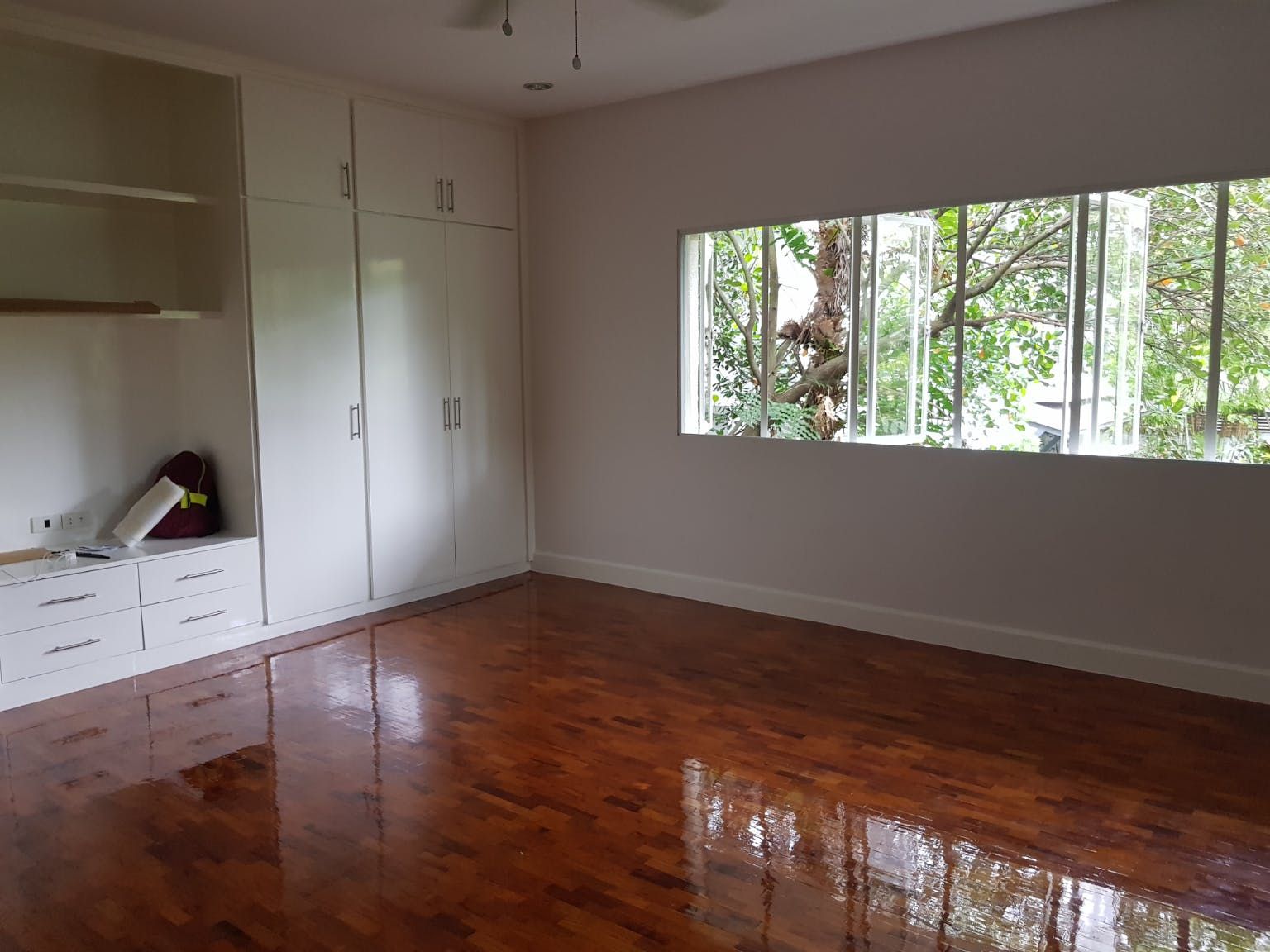 "4BR House for Rent in Dasmari?as Village, Makati"08