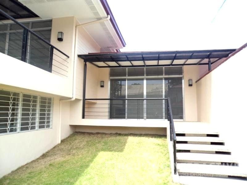 "5BR House for Rent in White Plains, Quezon City"05