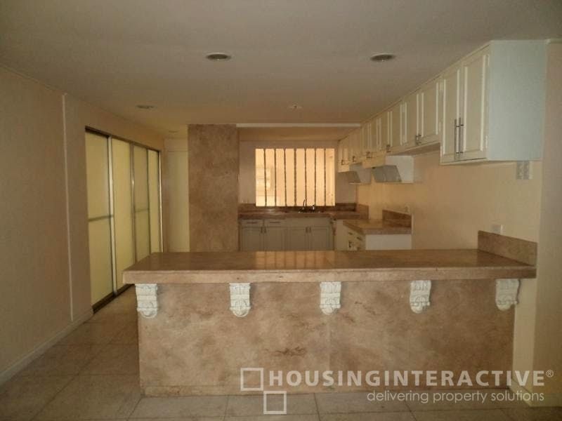 "5BR House for Rent in White Plains, Quezon City"08