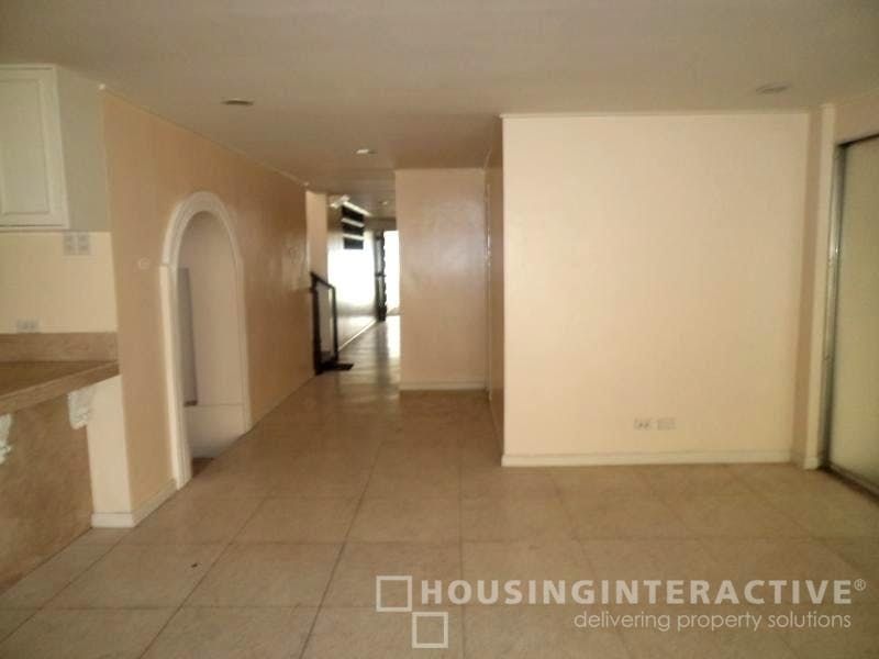 "5BR House for Rent in White Plains, Quezon City"09