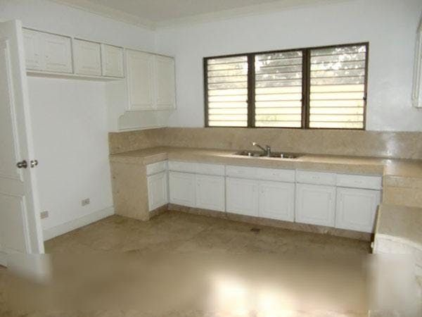 "3BR House for Rent in Acropolis, Quezon City"09