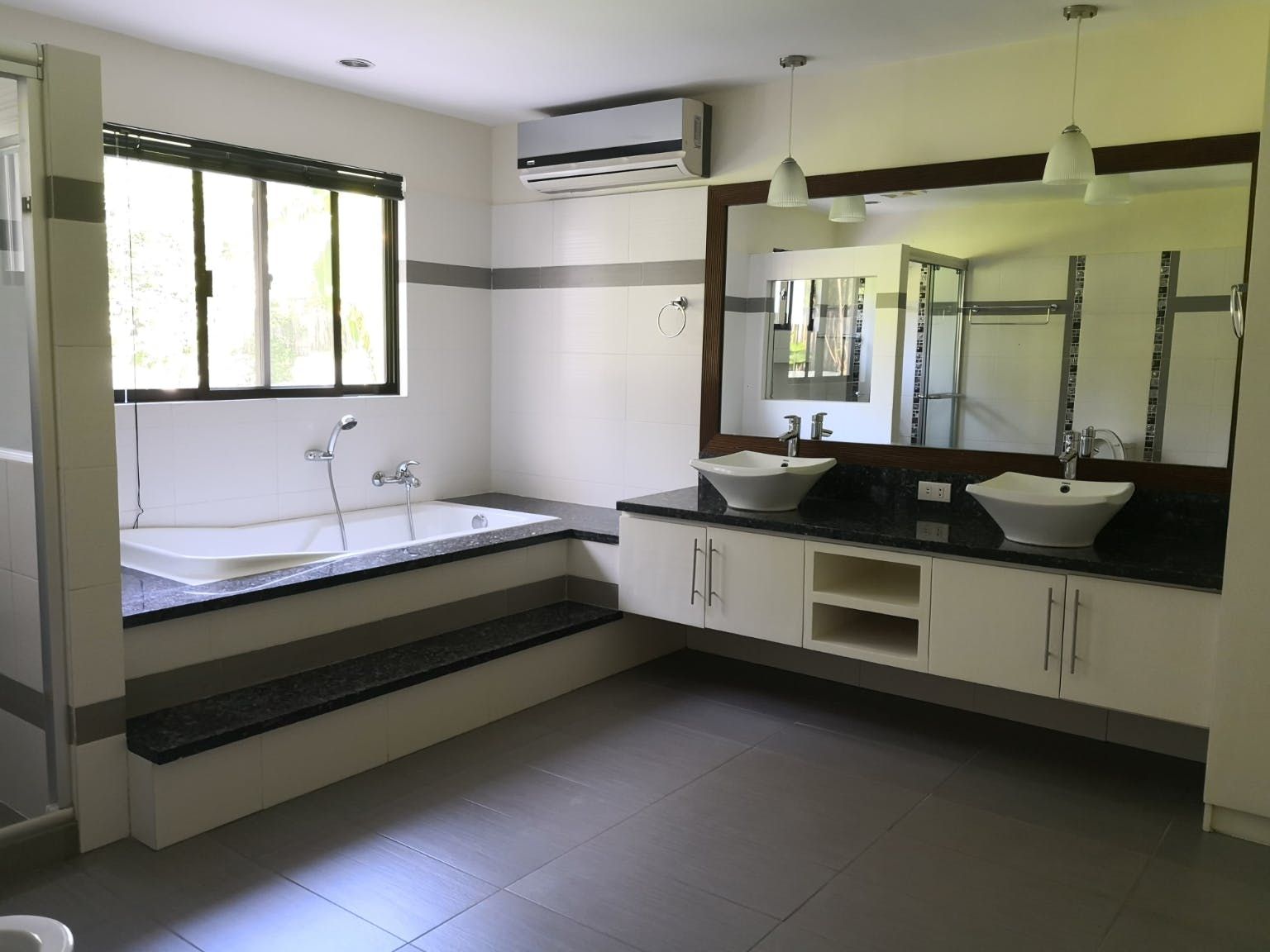 "6BR House for Rent in Ayala Alabang Village, Muntinlupa"09