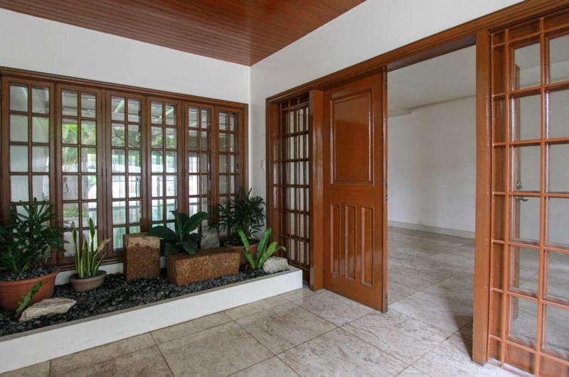 "4BR House for Rent in Urdaneta Village, Makati"04