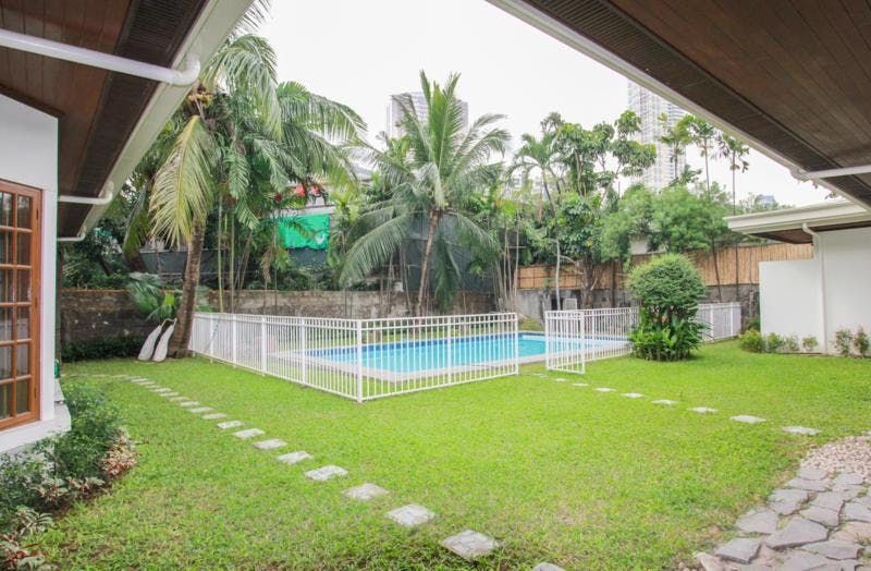 "4BR House for Rent in Urdaneta Village, Makati"09
