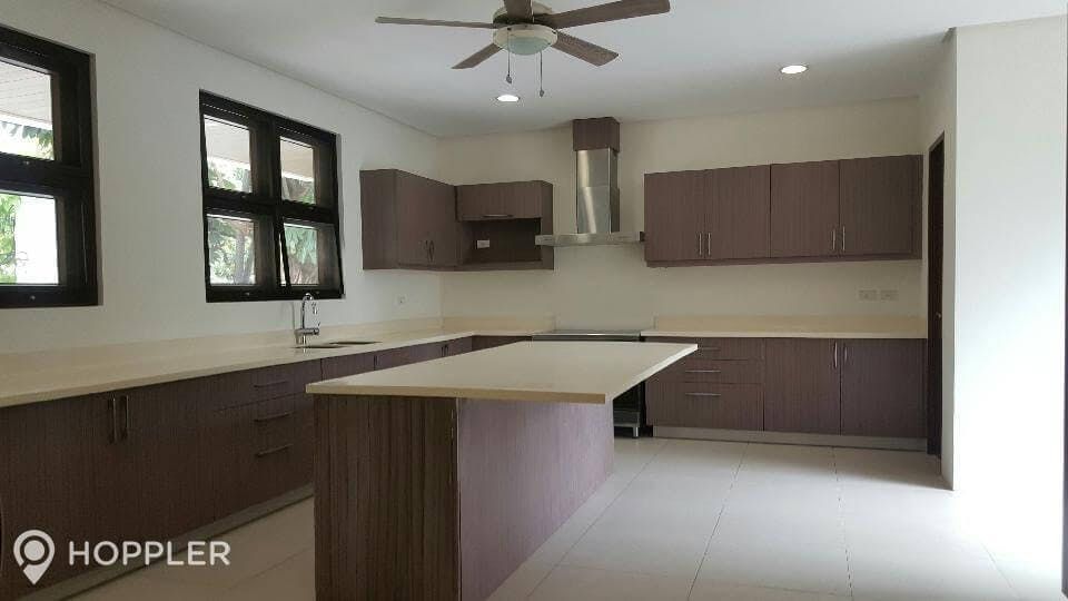 "5BR House for Rent in Dasmari?as Village, Makati"07