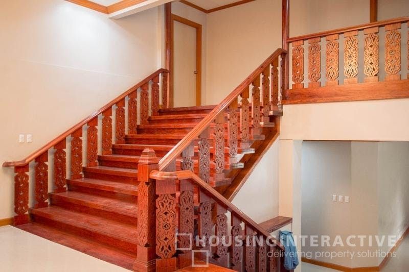 "5BR House for Rent in Dasmari?as Village, Makati"04