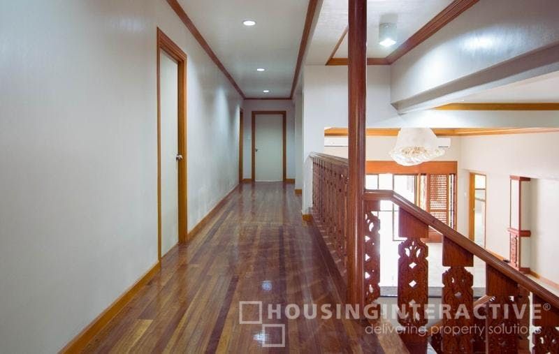 "5BR House for Rent in Dasmari?as Village, Makati"05