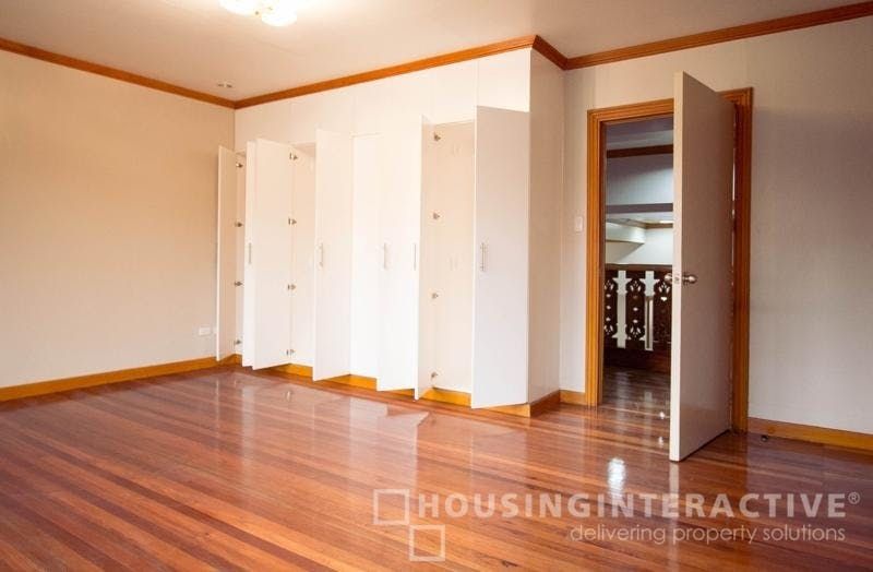 "5BR House for Rent in Dasmari?as Village, Makati"08