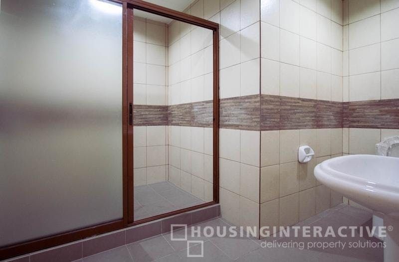 "5BR House for Rent in Dasmari?as Village, Makati"09