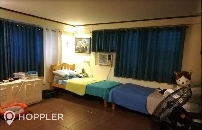 "6BR House for Rent in Merville, Para?aque"06