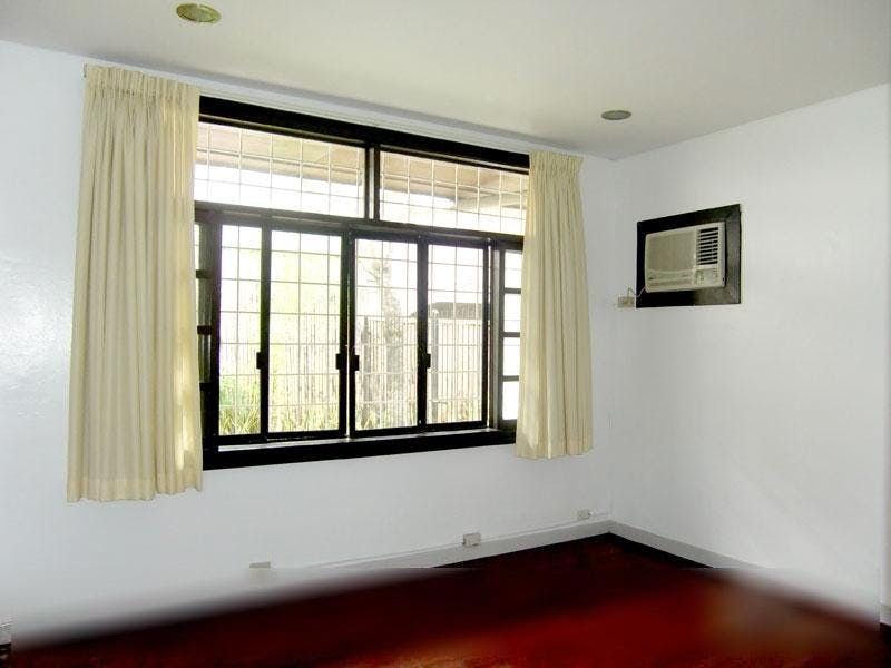 "3BR House for Rent in Dasmari?as Village, Makati"09