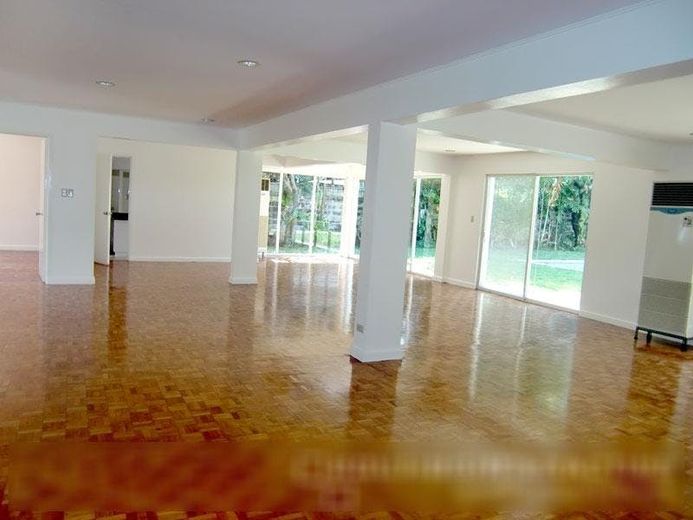 "5BR House for Rent in Dasmari?as Village, Makati"01