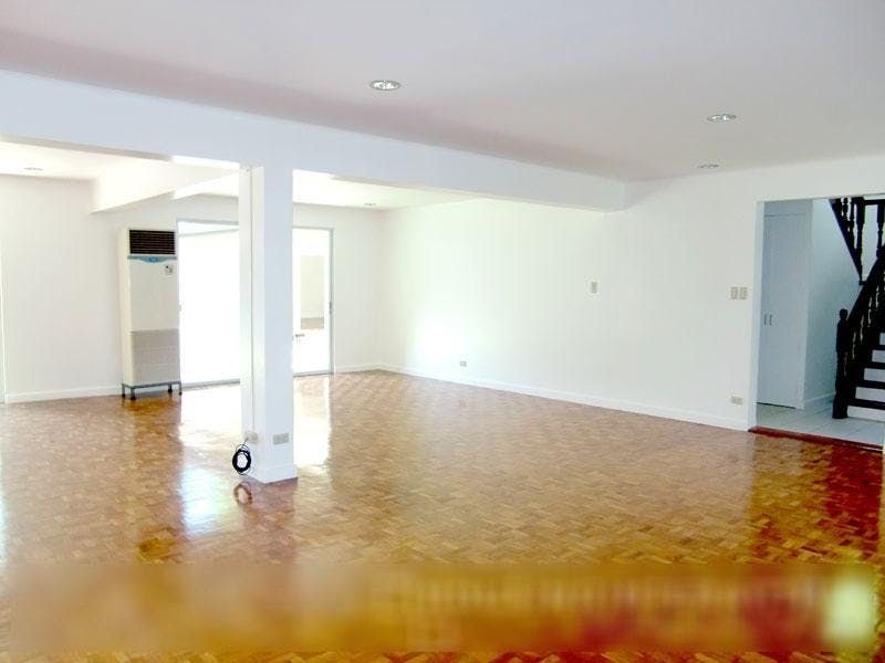 "5BR House for Rent in Dasmari?as Village, Makati"04
