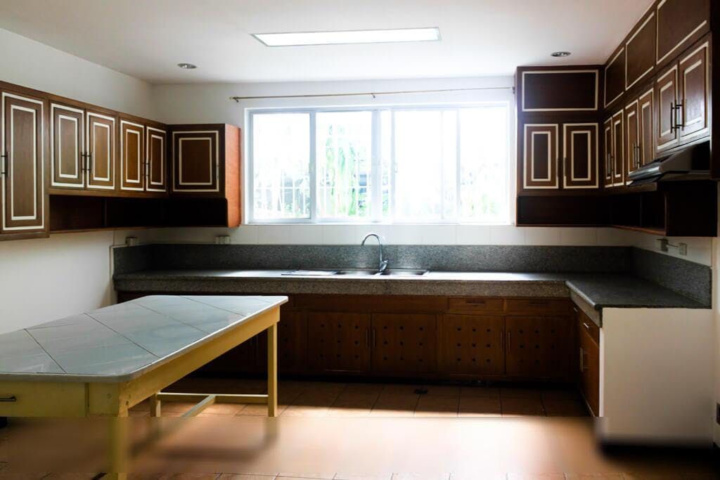 "4BR House for Rent in Dasmari?as Village, Makati"05