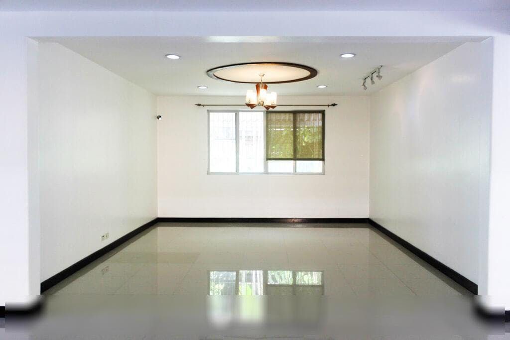 "4BR House for Rent in Dasmari?as Village, Makati"09