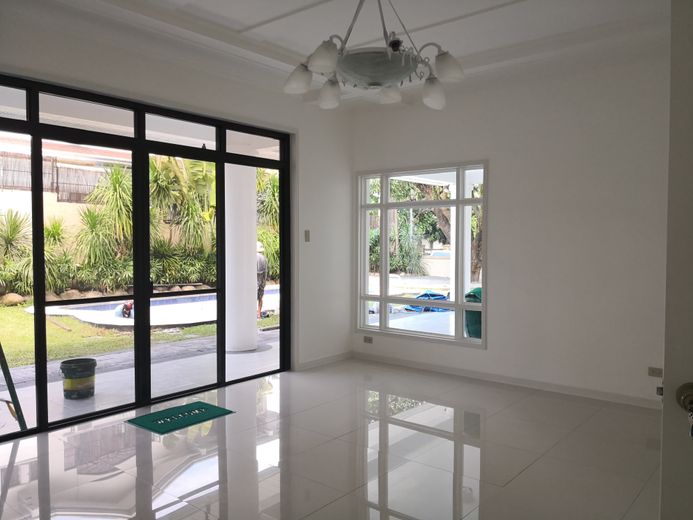"5BR House for Rent in Ayala Alabang Village, Muntinlupa"01