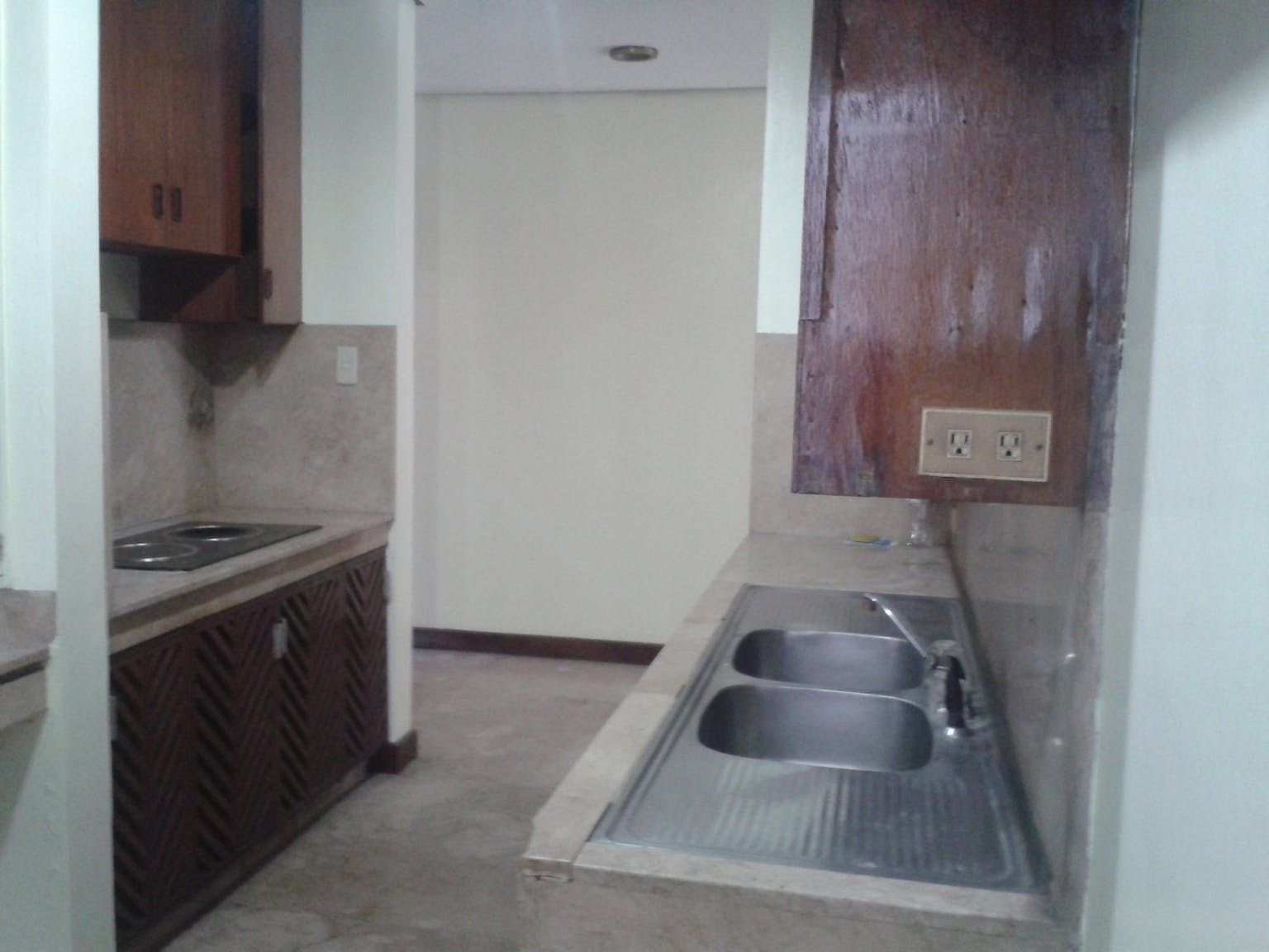 "5BR House for Rent in San Lorenzo Village, Makati"04