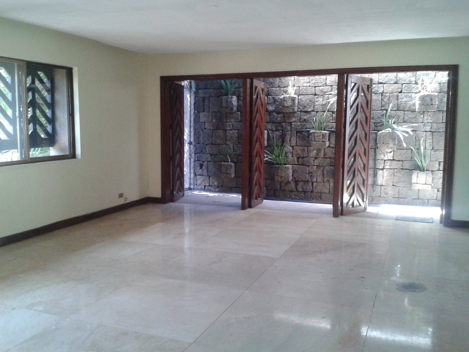 "5BR House for Rent in San Lorenzo Village, Makati"05
