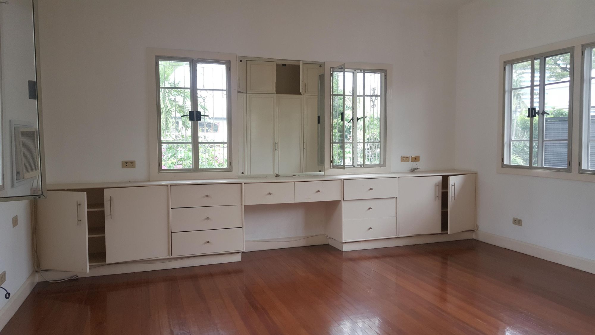 "4BR House for Rent in Bel-Air Village, Makati"07