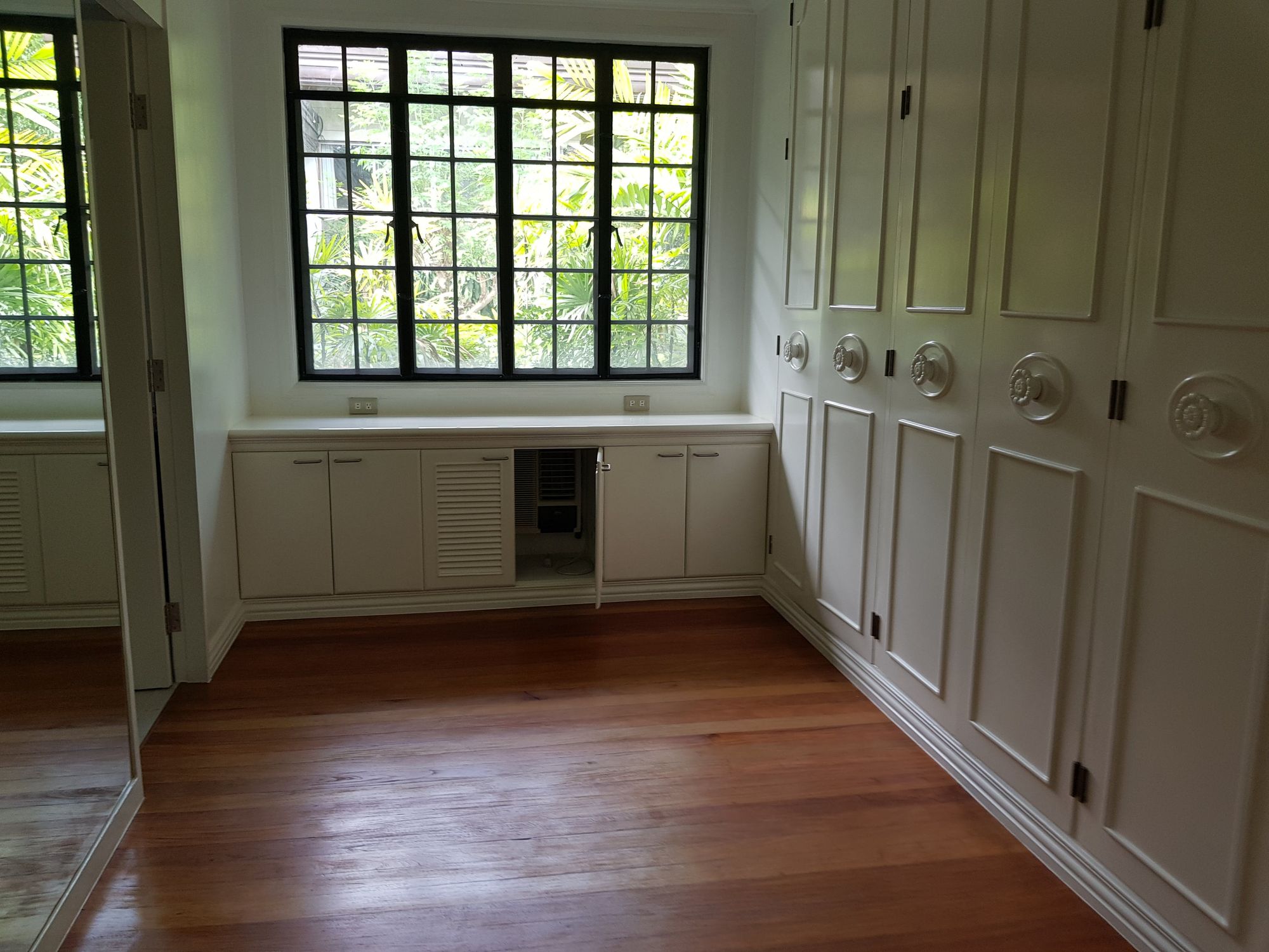 "4BR House for Rent in Urdaneta Village, Makati"07