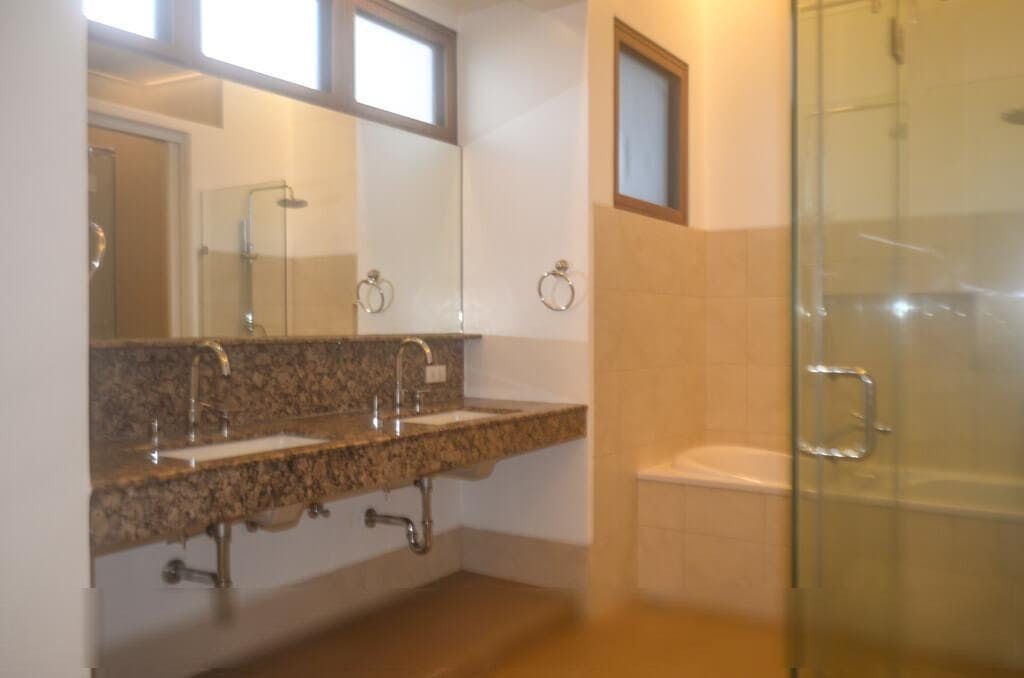 "4BR House for Rent in Urdaneta Village, Makati"06