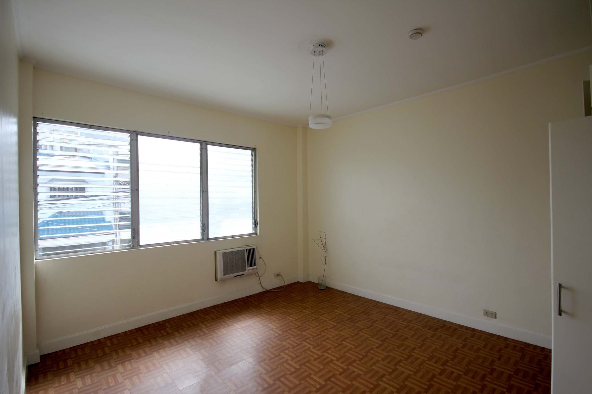 "3BR House for Rent in Palm Village, Makati"08