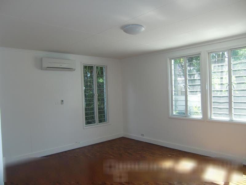 "4BR House for Rent in Dasmari?as Village, Makati"08