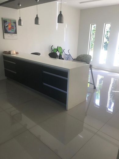 "4BR House for Rent in Dasmari?as Village, Makati"01