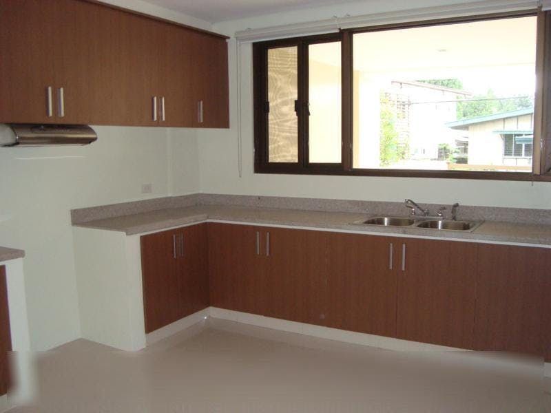 "3BR House for Rent in San Lorenzo Village, Makati"04