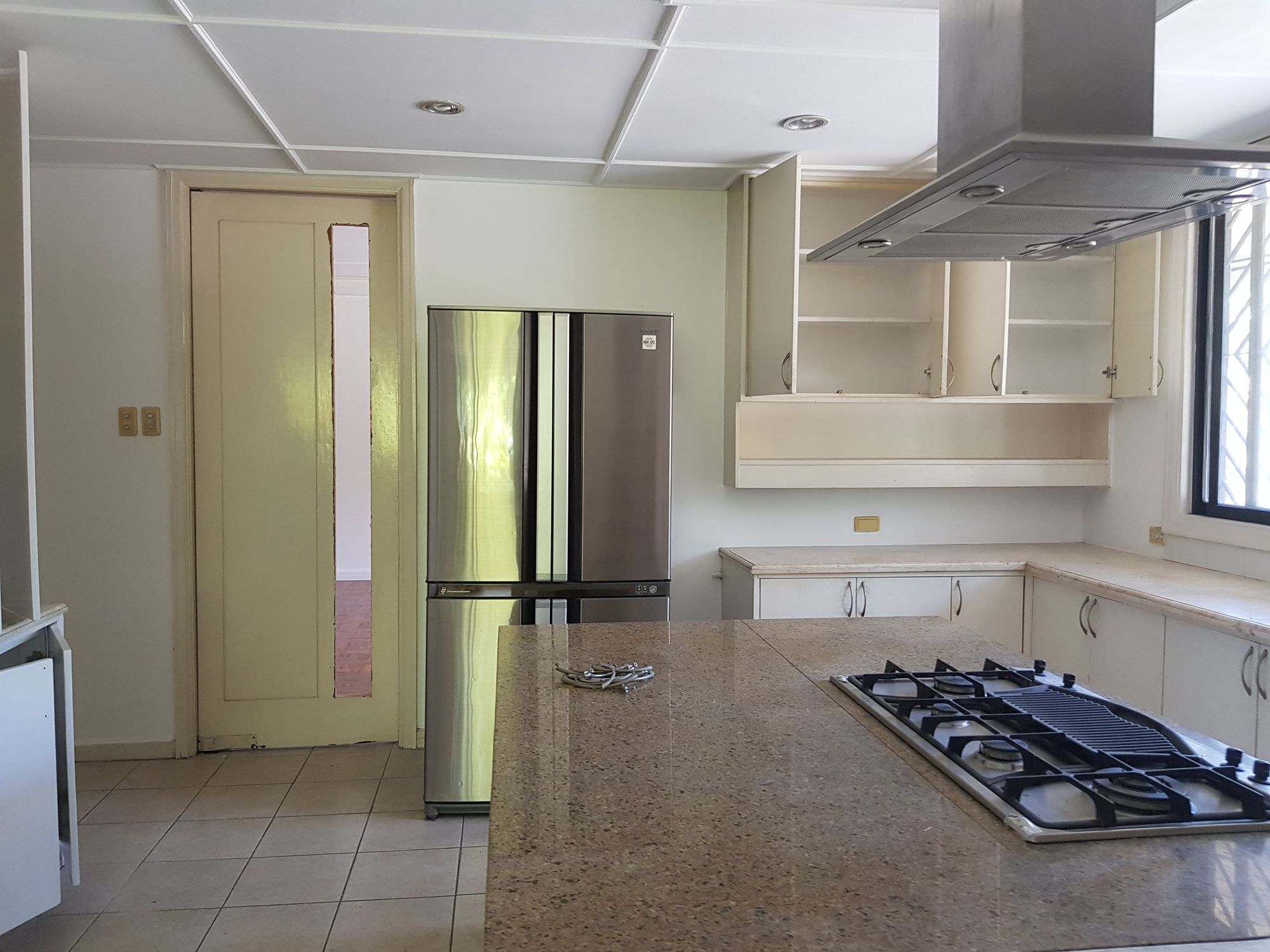 "4BR House for Rent in Dasmari?as Village, Makati"09