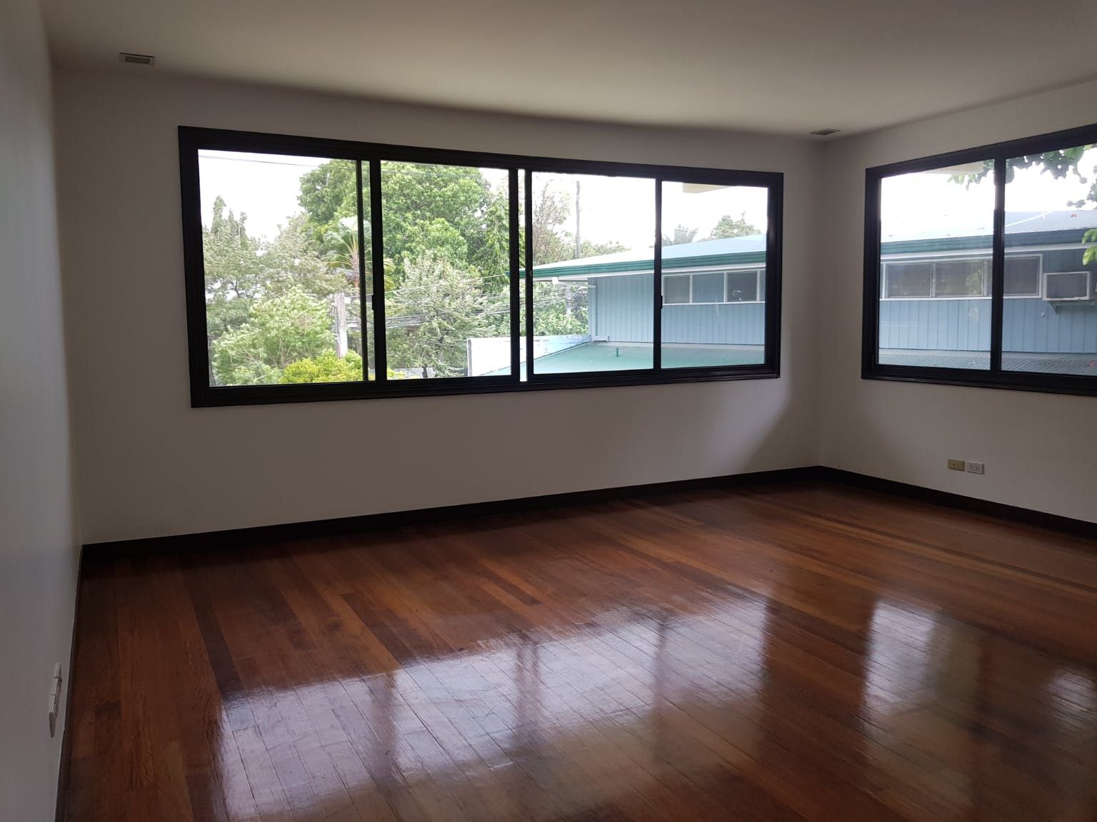 "5BR House for Rent in Dasmari?as Village, Makati"03