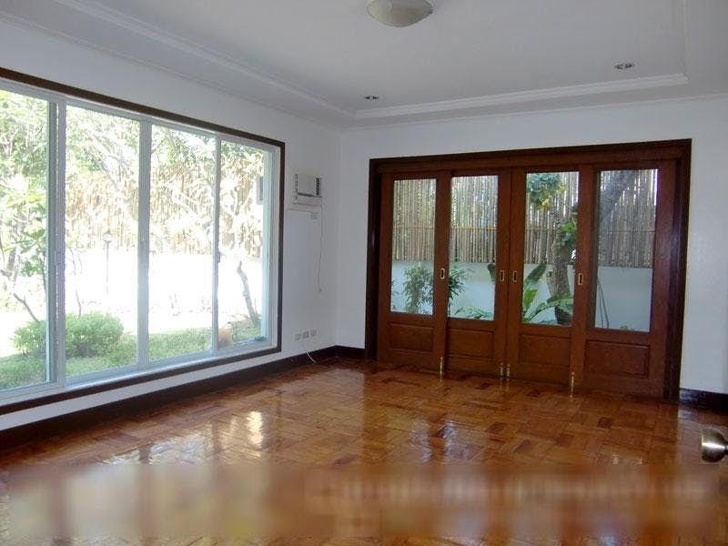 "5BR House for Rent in Dasmari?as Village, Makati"06