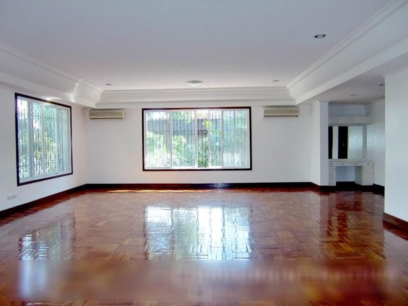 "5BR House for Rent in Dasmari?as Village, Makati"08