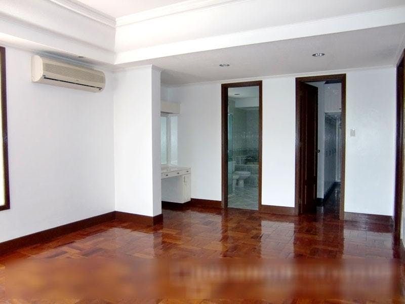"5BR House for Rent in Dasmari?as Village, Makati"10