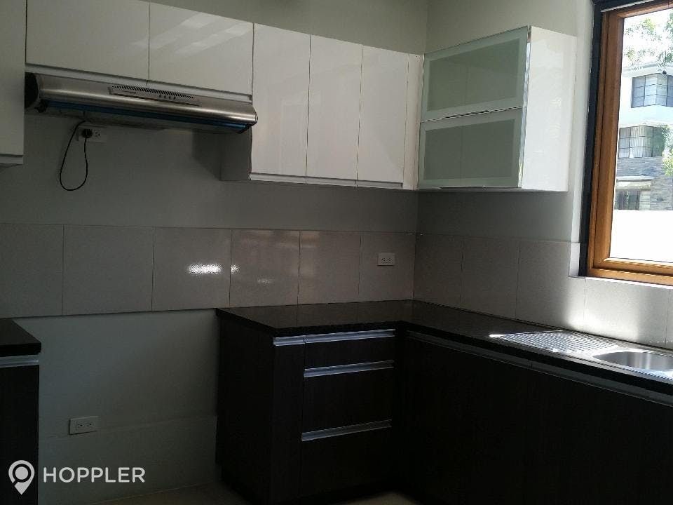 "5BR House for Rent in McKinley Hill, Taguig"08