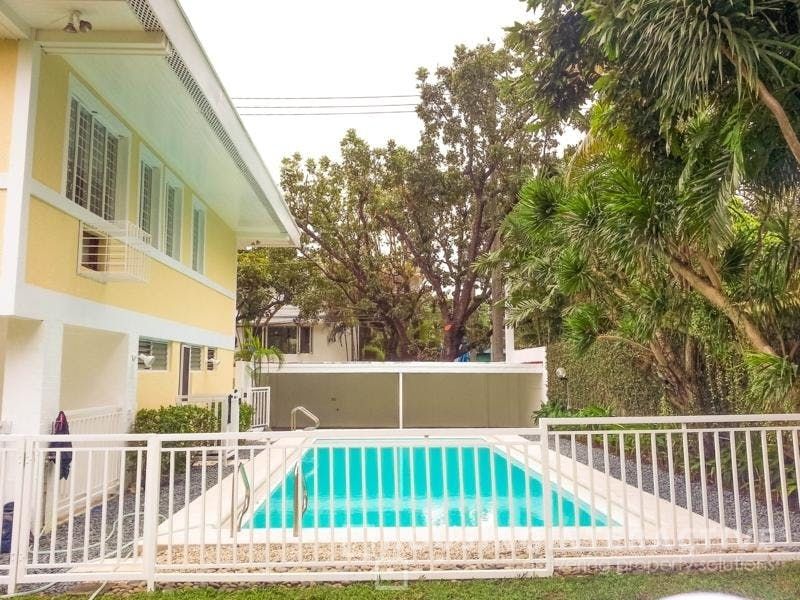 "3BR House for Rent in Dasmari?as Village, Makati"06