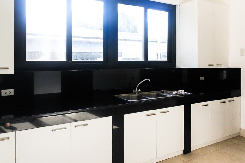 "4BR House for Rent in Urdaneta Village, Makati"04