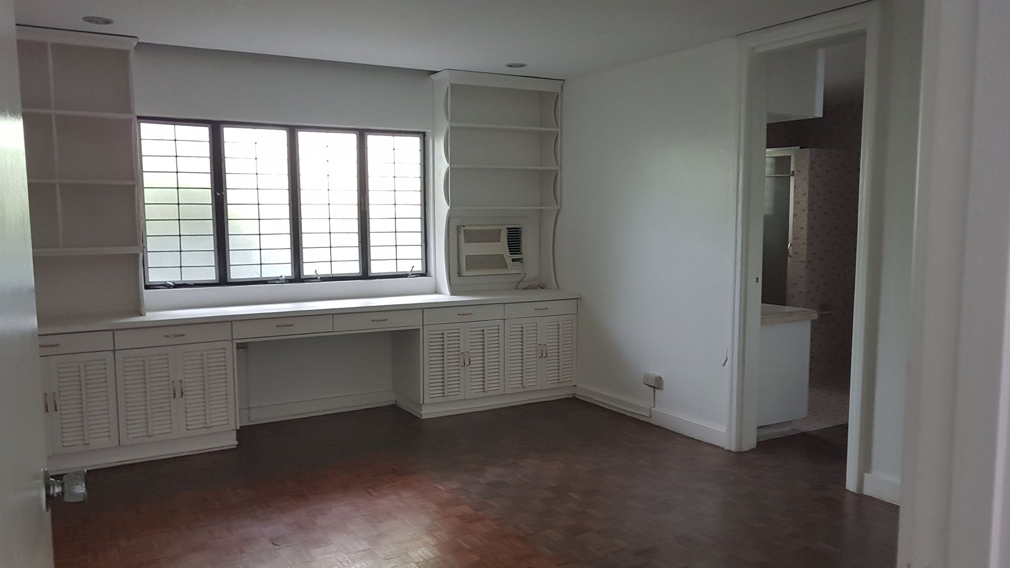 "4BR House for Rent in Magallanes, Makati"05