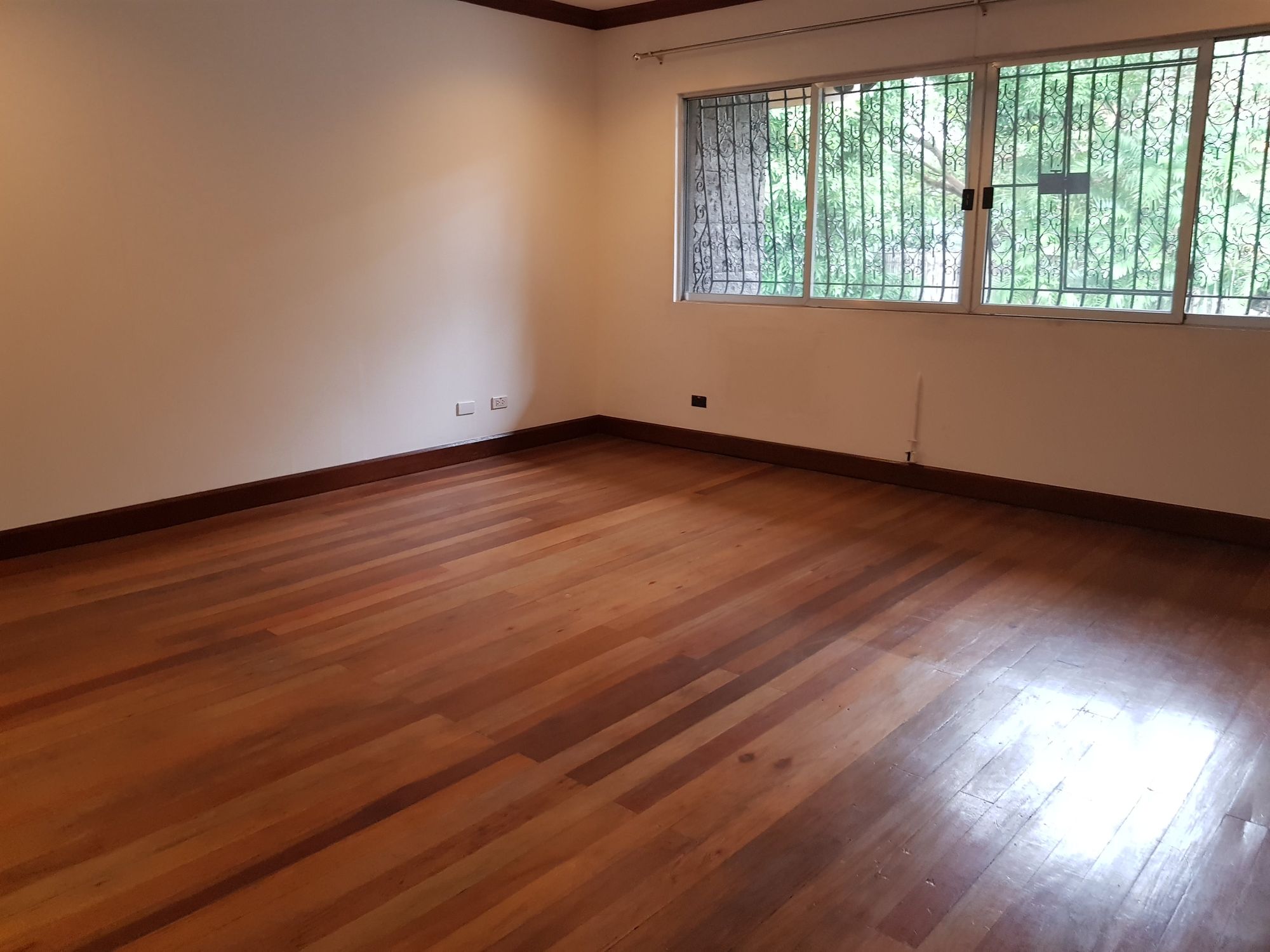 "4BR House for Rent in Dasmari?as Village, Makati"07